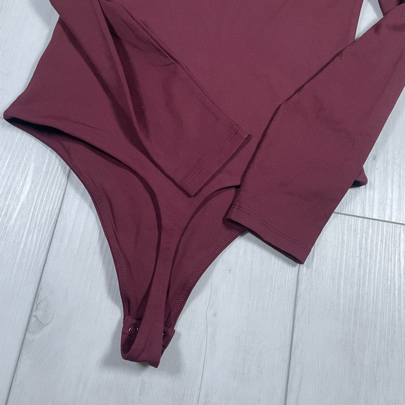 AritziaWomen's Medium Contour Deco Maroon Long Sleeve Bodysuit Off The Shoulder - Picture 6 of 10